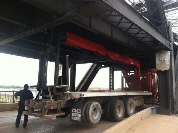 truck eating bridge